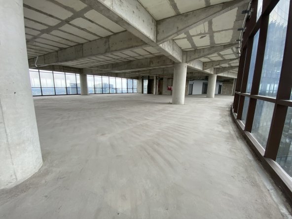 oficinas en obra gris